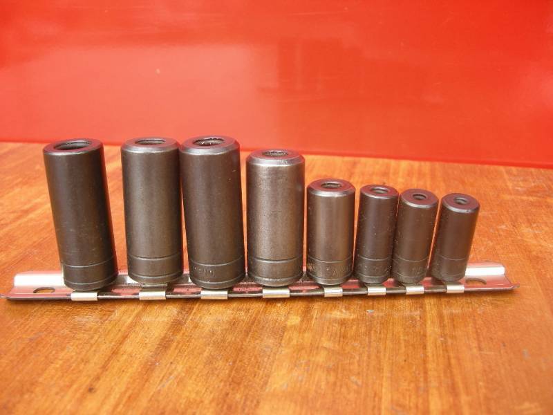 lot 63 image: Tap Holders