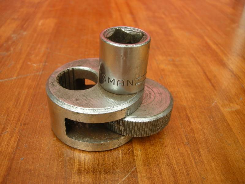lot 67 image: Craftsman 12 dr bolt extractor