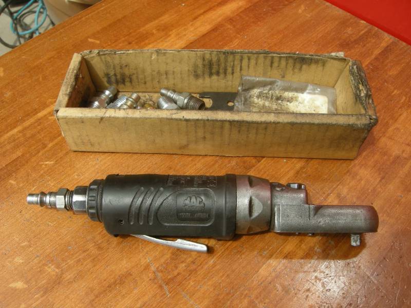 lot 69 image: MAC Tools 14 dr Sealed Head Air Ratchet