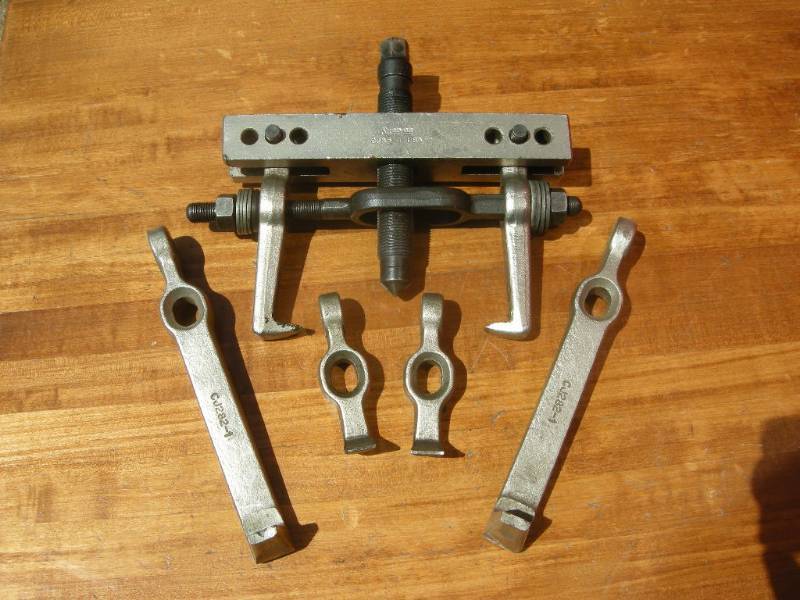 lot 116 image: Snap-On Puller Yoke Set