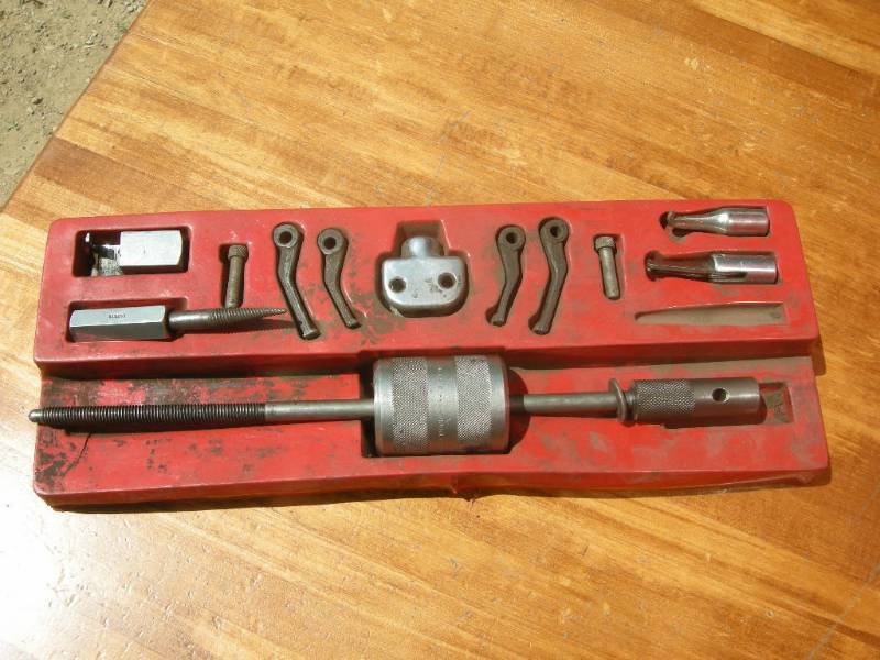 lot 124 image: Slide Hammer Puller Set