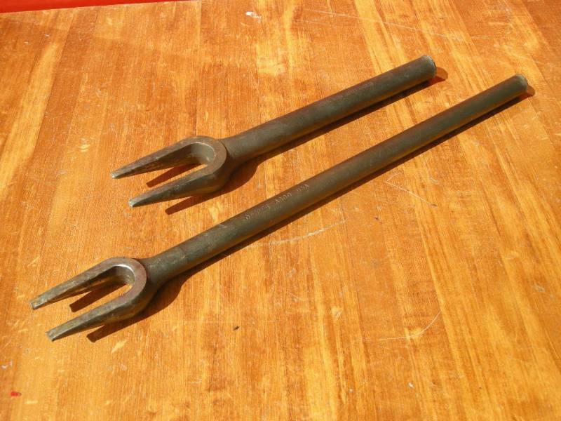 lot 157 image: Two Snap-On Ball Joint Forks