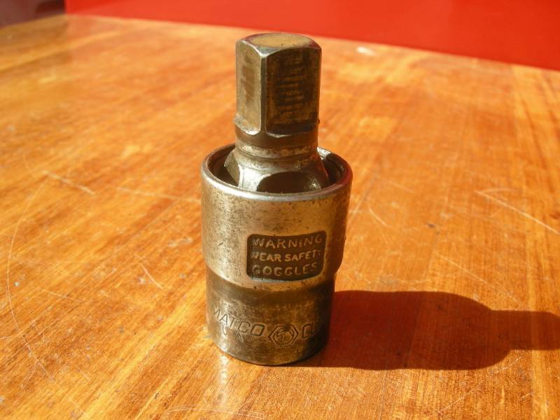 lot 169 image: Matco 12 dr Friction Ball Pinless Impact Swivel Socket