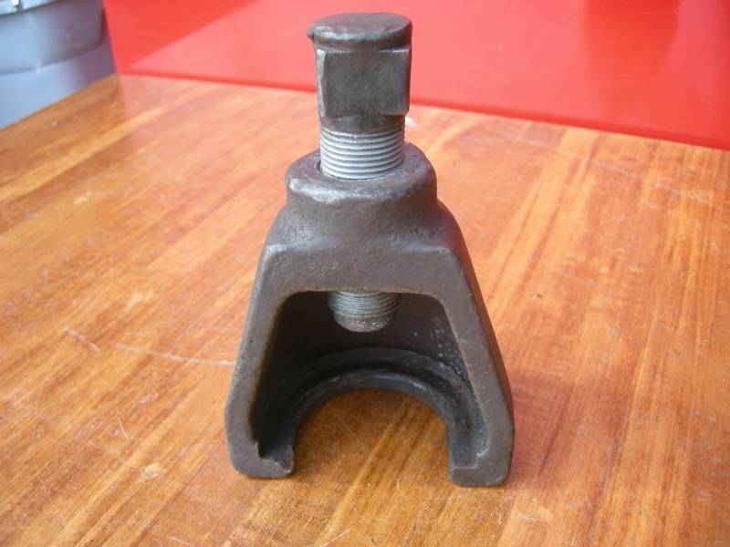 lot 173 image: Pitman Arm Puller