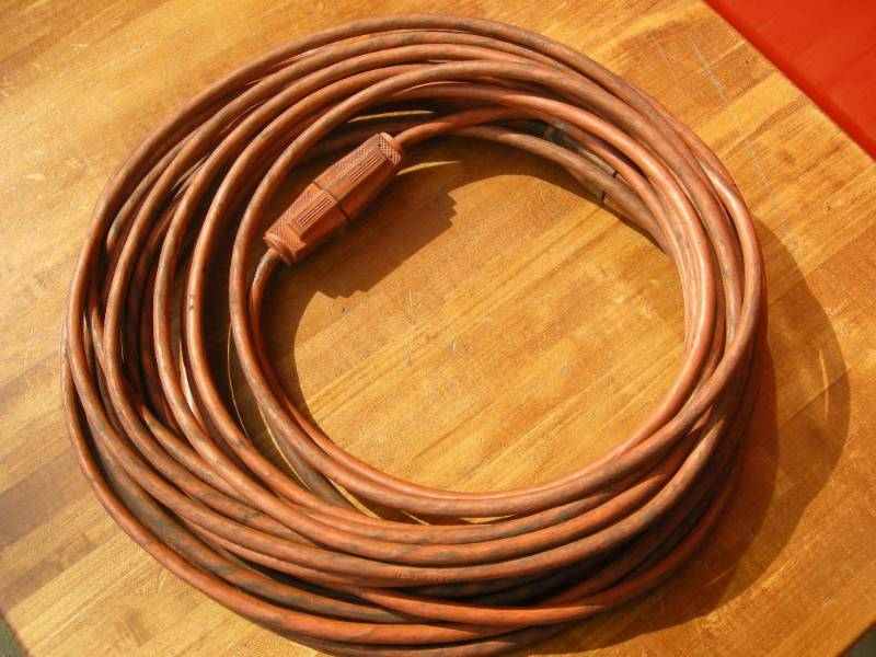 lot 195 image: 2 Extension Cords