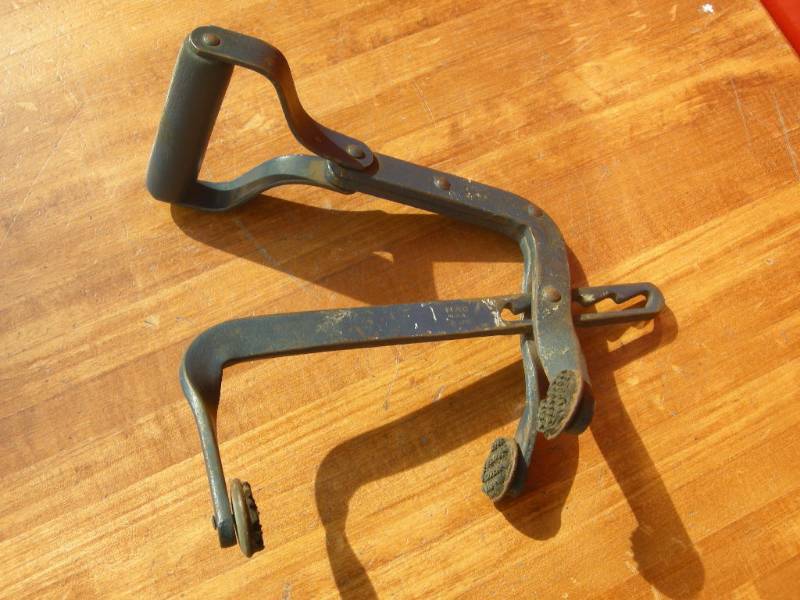 lot 198 image: MAC Tools Lift Clamp