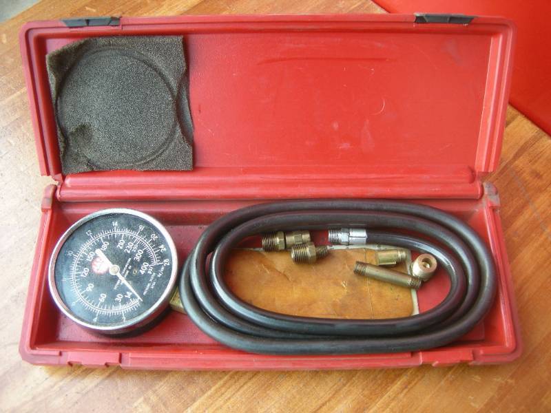 lot 206 image: MAC Tools Automatic Transmission and Engine Oil Pressure Tester