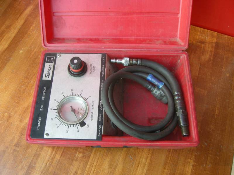 lot 209 image: Snap-On Cylinder Leak Detector