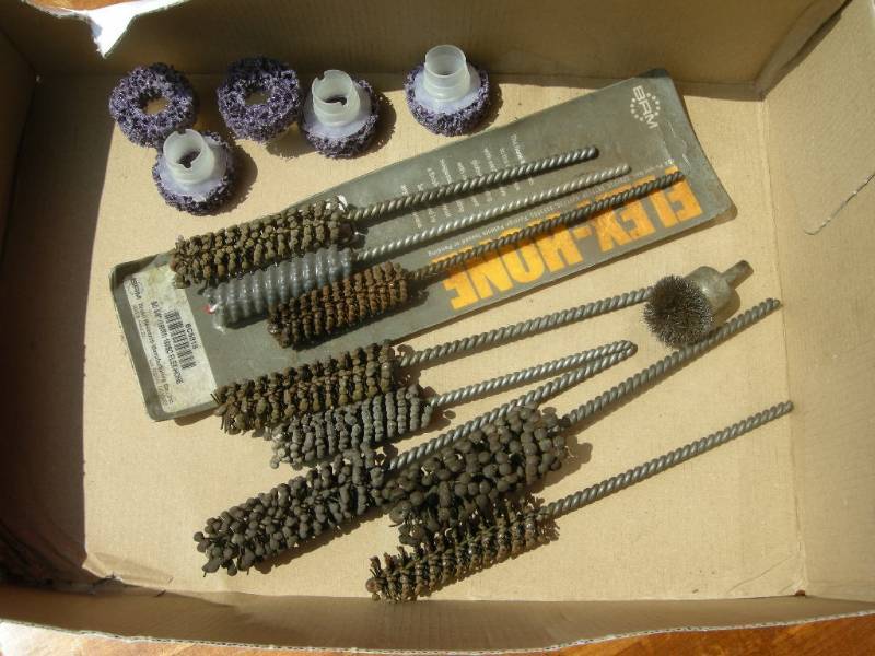 lot 250 image: Misc Honing Brushes