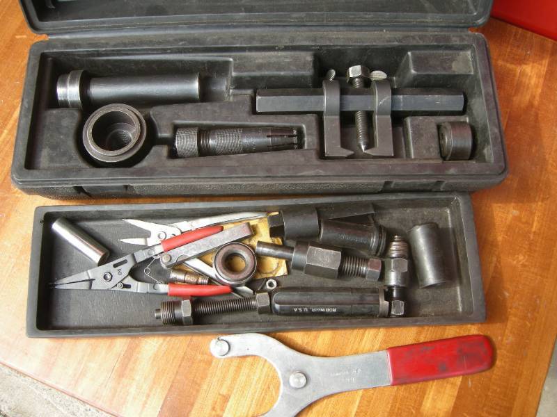 lot 260 image: Kent-Moore Automotive GM AC Compressor Service Tools