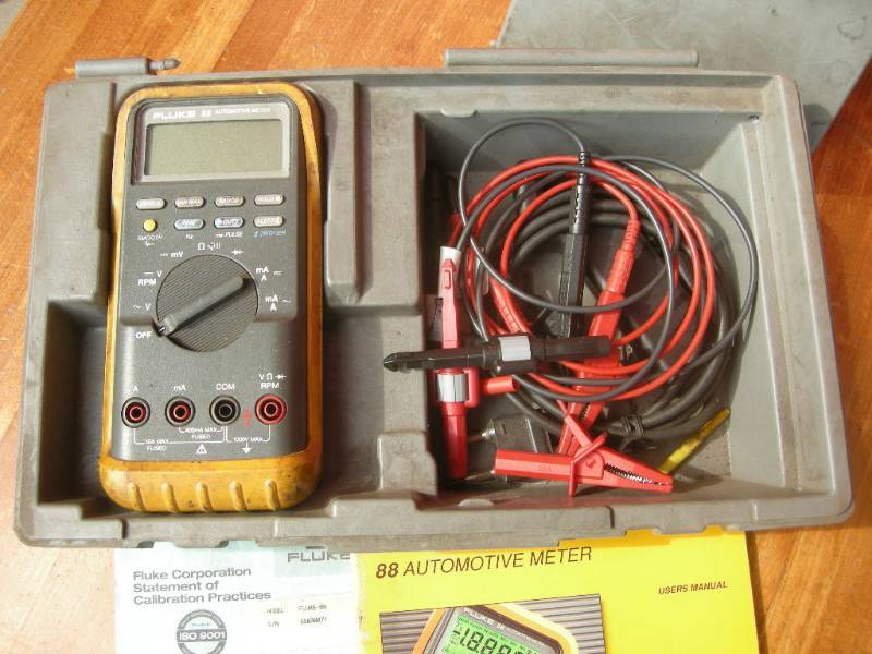 lot 261 image: Fluke 88 Automotive Meter