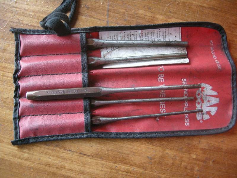 lot 268 image: MAC Tools Long Punch Set