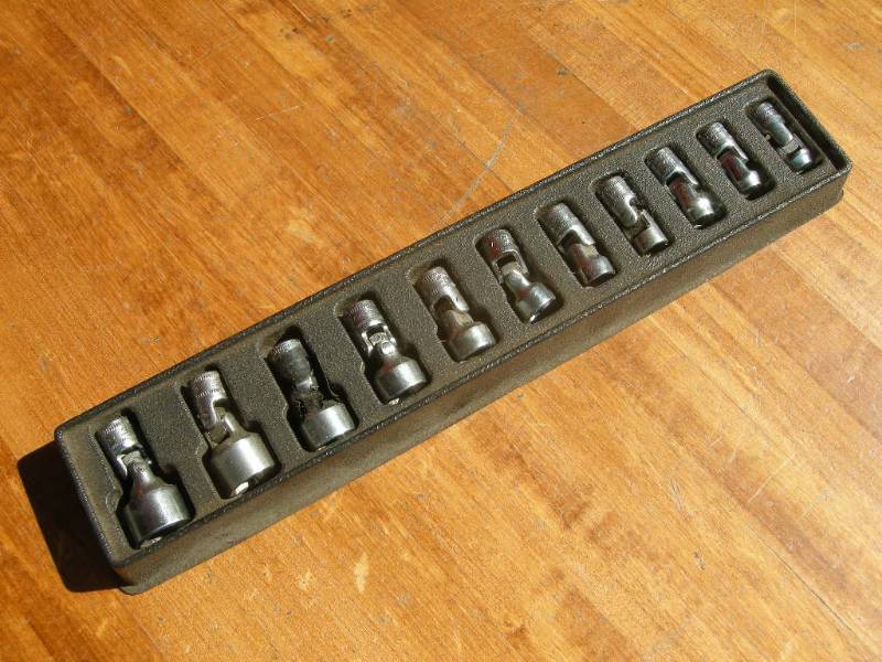 lot 285 image: Snap-On 11pc Metric 14 dr Universal Joint Set