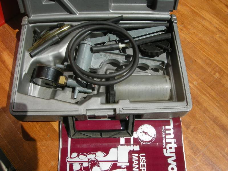 lot 308 image: Silverline Mityvac Vacuum Pump