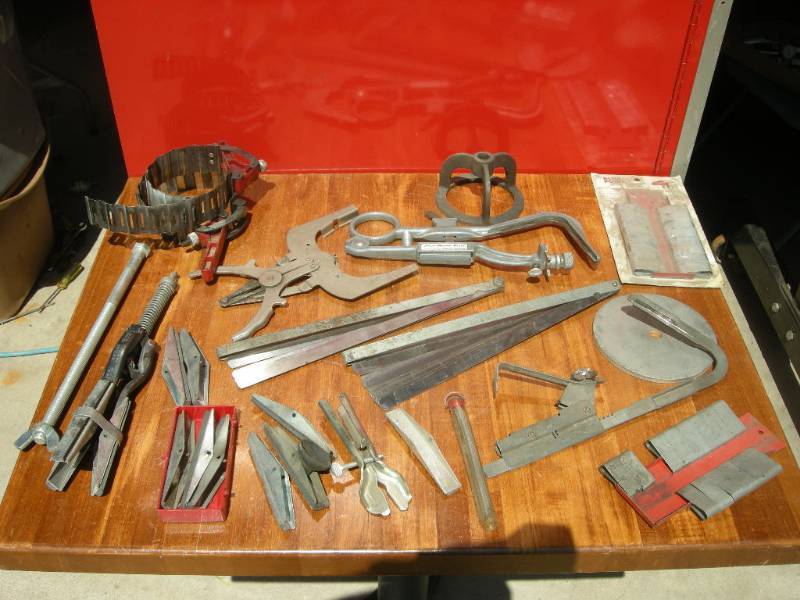 lot 320 image: Group Piston - Cylinder Tools