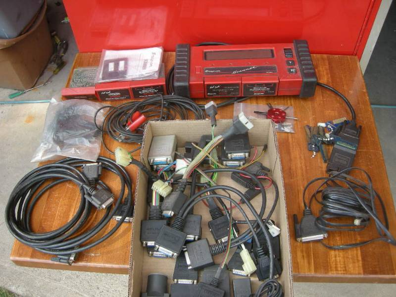 lot 333 image: Snap-On Scanner, Cartridges, Keys, Adapters, Accessories