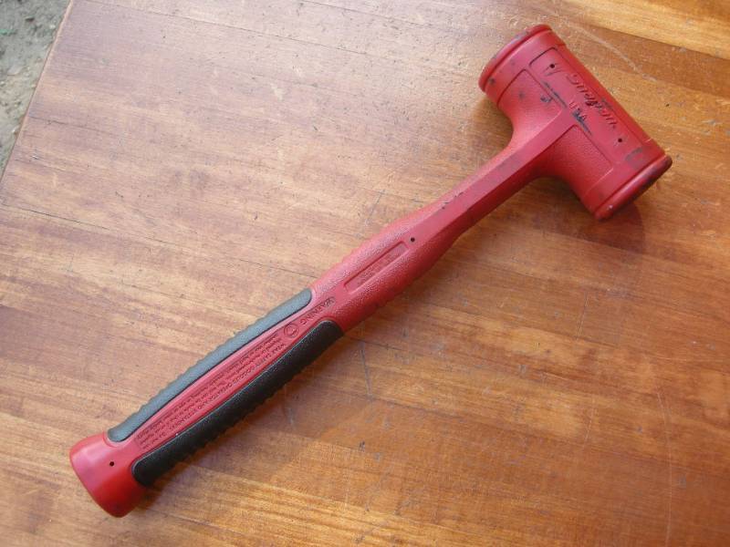 lot 342 image: Snap-On 32oz Deadblow Hammer
