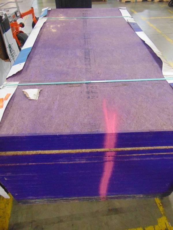 lot 86 image: Norbord 4 x 8 2332 CAT PS2-10 Tongue and Groove OSB Subfloor (42 Bundle) - 1 Pink Stripe 637367