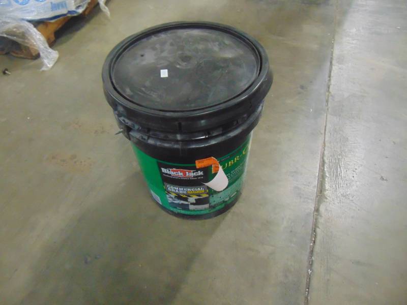 lot 117 image: Gardner Gibson Gallon Rubber Roof Coating 6080-9-30 5