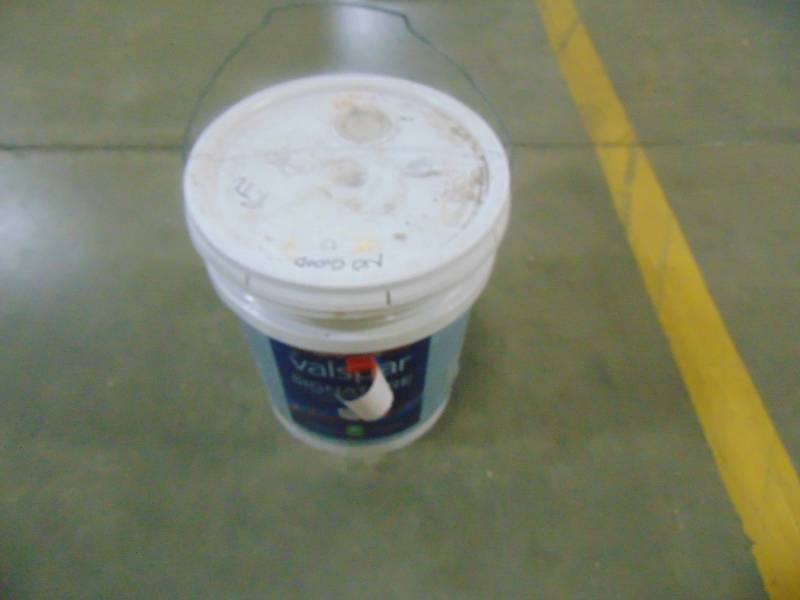 lot 122 image: Valspar Signature Eggshell Latex Paint (Actual Net Contents 620-fl oz) 007.0773965.008
