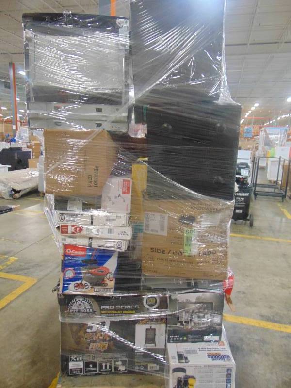 lot 134 image: WHOLESALE MIXED PALLET OF RETURNS - SMALL APPLIANCES, SAFES, SUMP PUMPS, OUTDOOR EQUIPMENT AND MORE