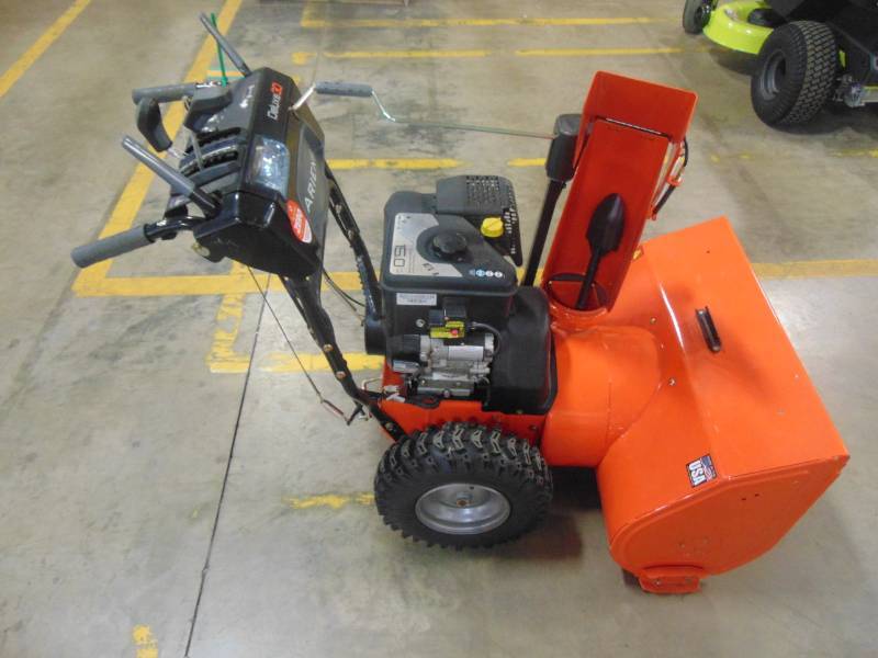 lot 136 image: Ariens Deluxe 30 EFI 30 in. 2-Stage Electric Start Gas Snow Blower 921049