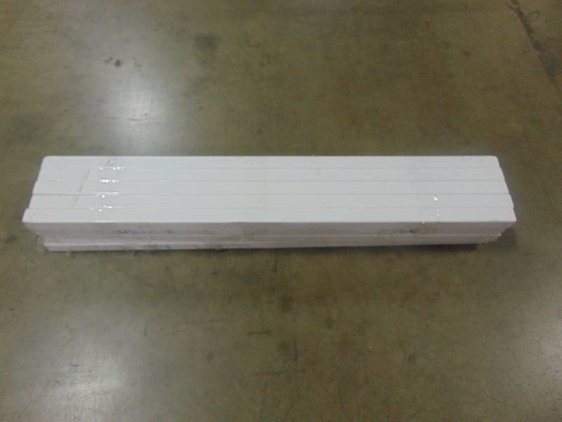 lot 165 image: (4 Packs of 5) Fiberon 1-in x 36-in Homeselect White Composite Deck Baluster BAL SQ 38 5PK WH