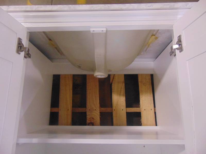 lot 190 image: Sassy 60 in. Vanity in White with Marble Vanity Top in Carrara White BF90225
