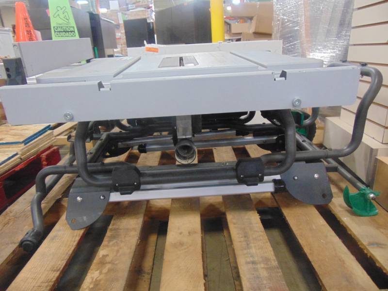 lot 216 image: Hitachi 10-in Carbide-tipped 15-Amp Table Saw C10RJ