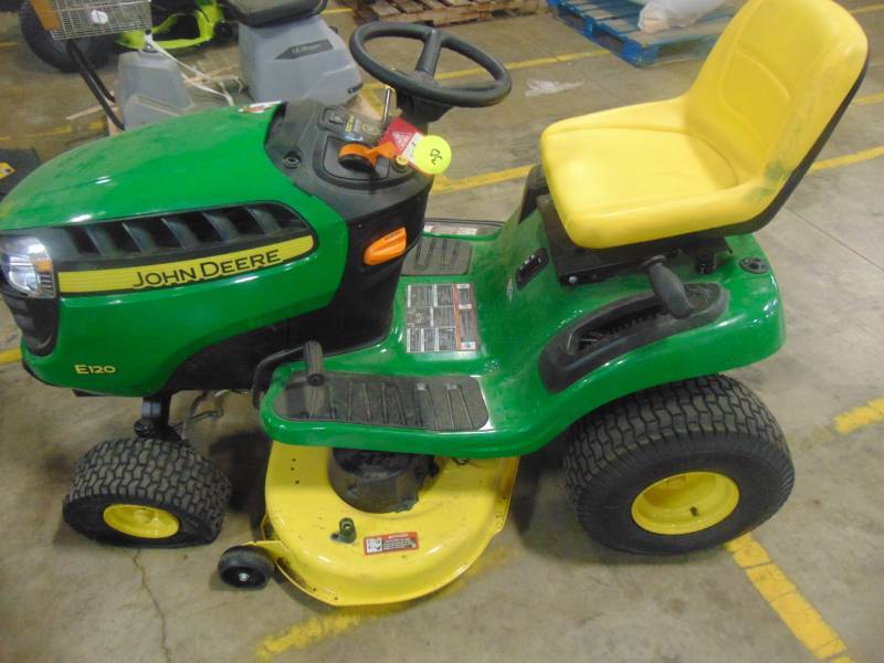 John deere e120 online riding mower