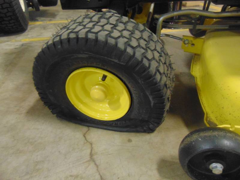 lot 234 image: John Deere E120 Riding Lawn Mower 100 Series