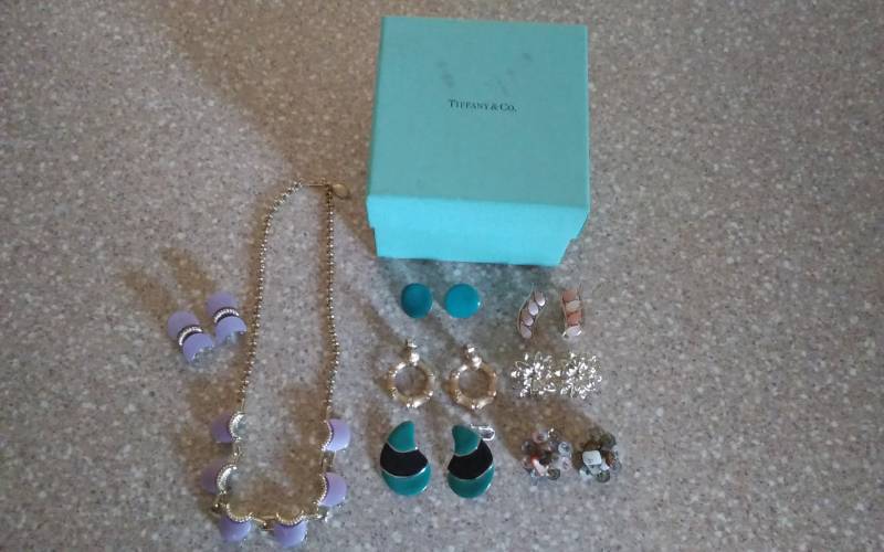 lot 8 image: 7 Pair Clip Earrings, 1-Matching Necklace