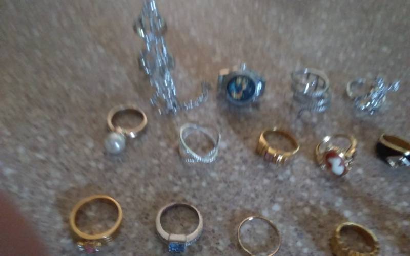 lot 11 image: 14 Rings, (1-Watch Ring)
