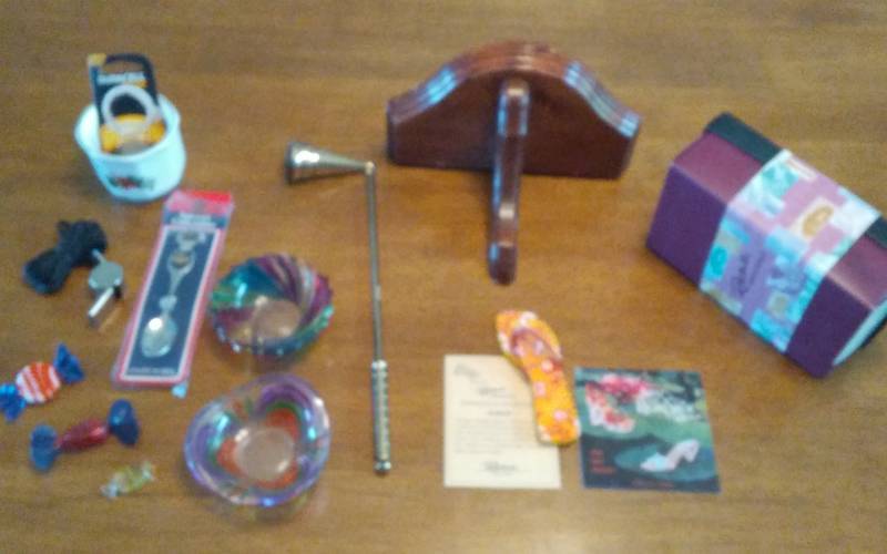 lot 18 image: Lot Of Collectibles