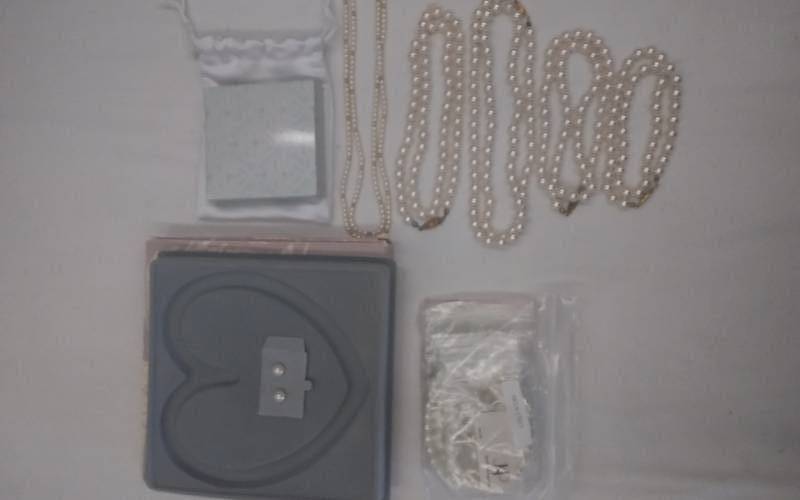 lot 21 image: 6-Pearl Necklaces Some With Earrings
