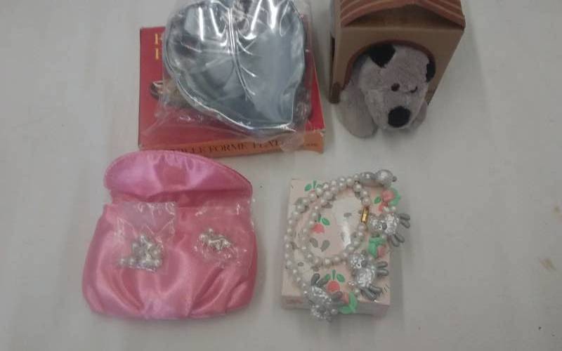 lot 27 image: Set Of Leaf Shaped Trays, Doggy In The  House, Kids Pearl Necklace & 2-Sets Of Pearls In Satin Bag
