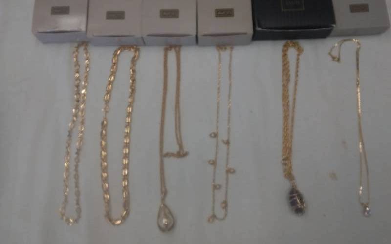 lot 28 image: 6-Avon Gold Tone NecklacePendant Sets