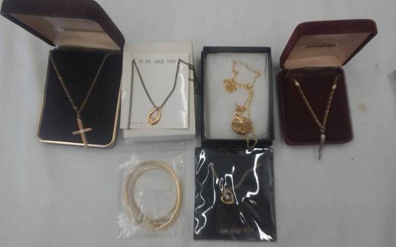 lot 34 image: 6-Avon Gold Tone Necklaces