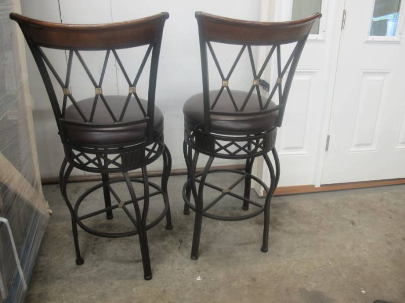 lot 125 image: Decorative WoodLeather Barstool (2 Pack)