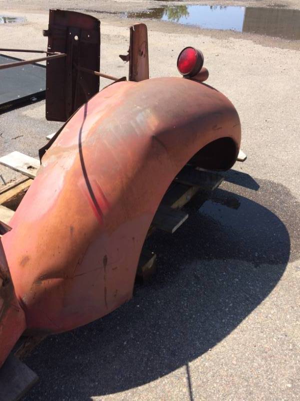 lot 3 image: 1940 Chevrolet Fender and Frame
