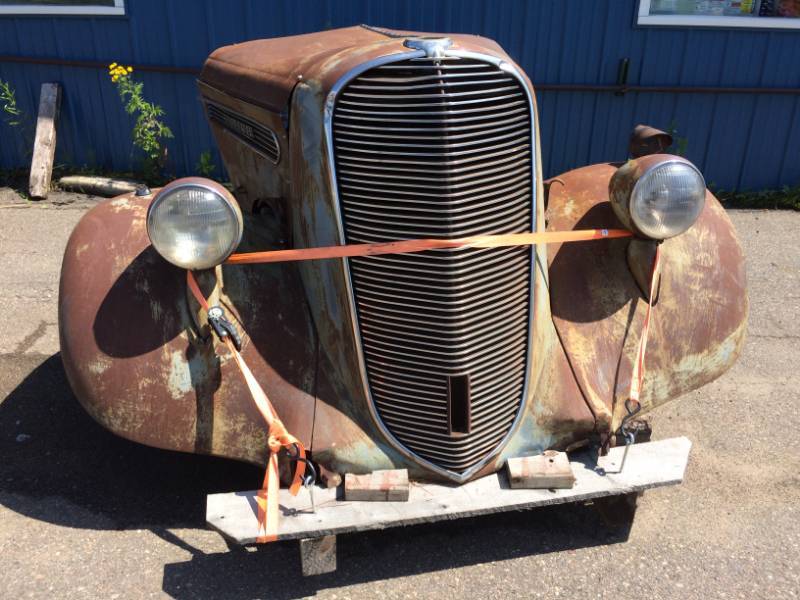 lot 7 image: 1937 Studebaker Front End