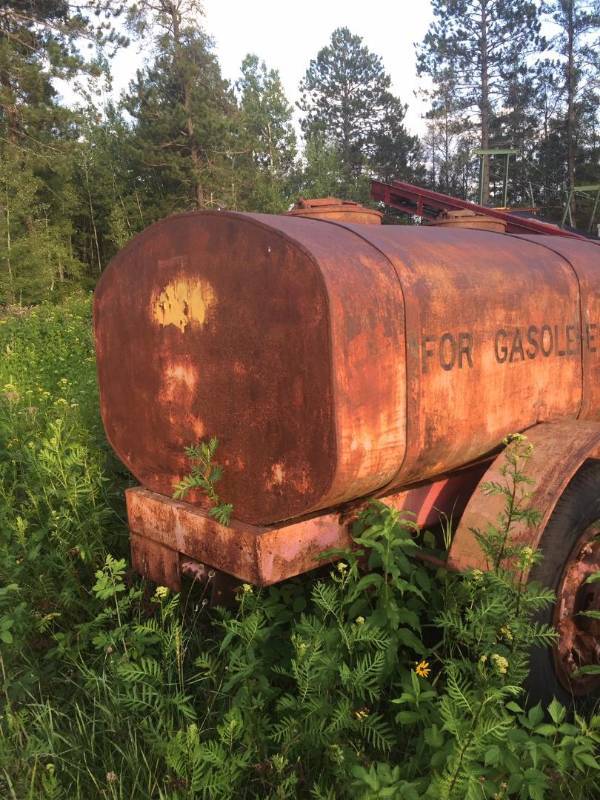 lot 8 image: Vintage Gasoline Tank Trailer