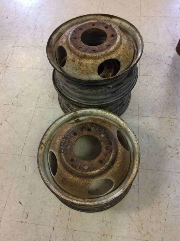 lot 25 image: Chevrolet Wheels