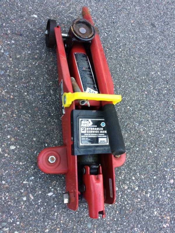 lot 30 image: 2 Jacks