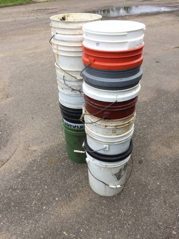 lot 39 image: Plastic Buckets 5 Gallon
