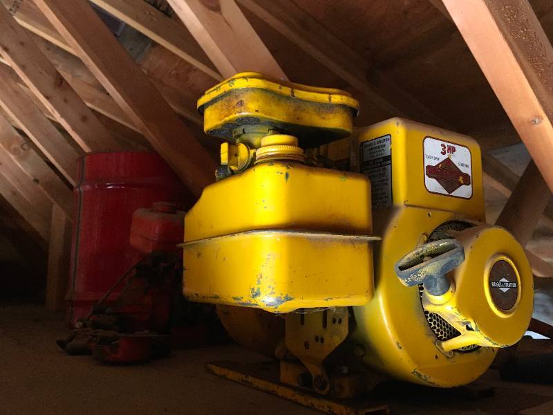 lot 6 image: Briggs & Stratton Water Pump W Hose