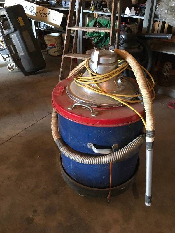 lot 8 image: Shop Vacuum