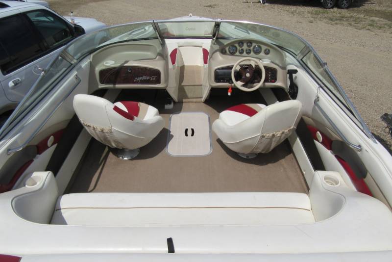 lot 001 image: 1999 Rinker Captiva 212