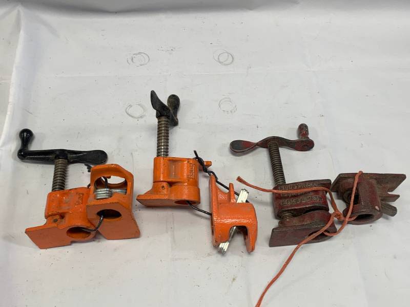 lot 9 image: Lot of 3 Pipe Clamps 3 34