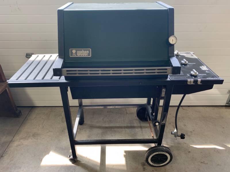 lot 11 image: Weber BBQ Grill  (excellent shape)